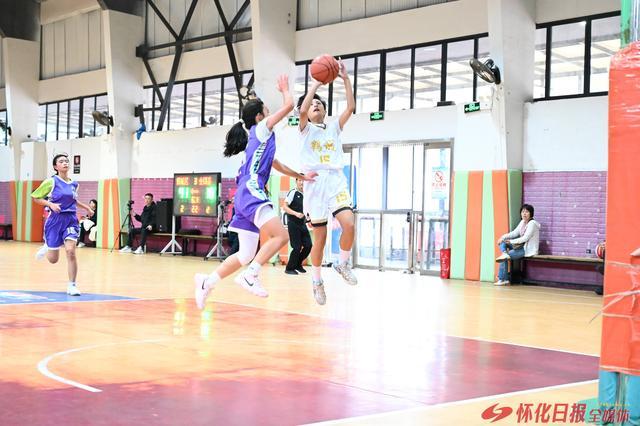 场上挥洒汗 场上挥洒汗